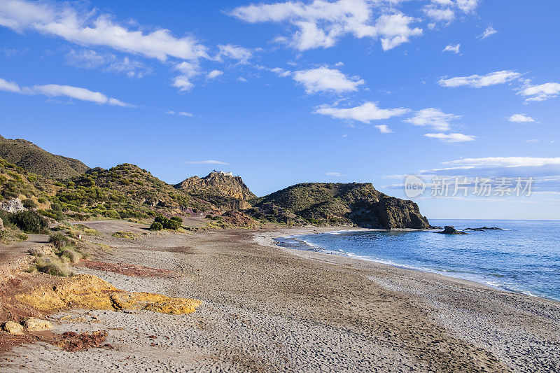 Playa del Sombrerico，西班牙安达卢西亚的一个偏远海滩